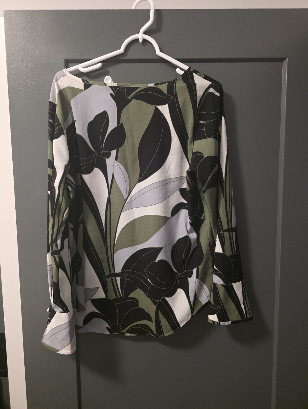 Ann Taylor Women's Olive Green Floral Long-Sleeve Top